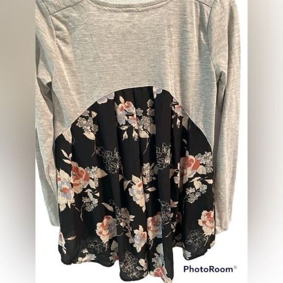 Xhilaration Gray Floral Long Sleeve
Dress Shirt XSmall. - Picture 3 of 4